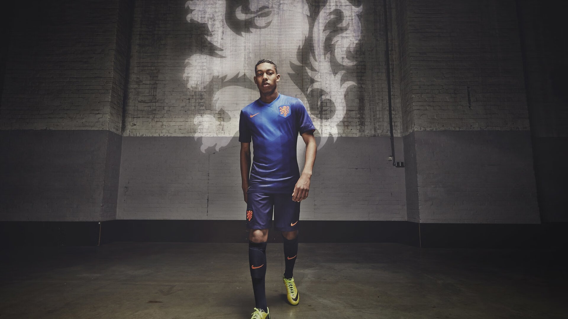 开云体育在线-伯明翰市防守坚韧,蓝军力拼保级,伯明翰the emporium